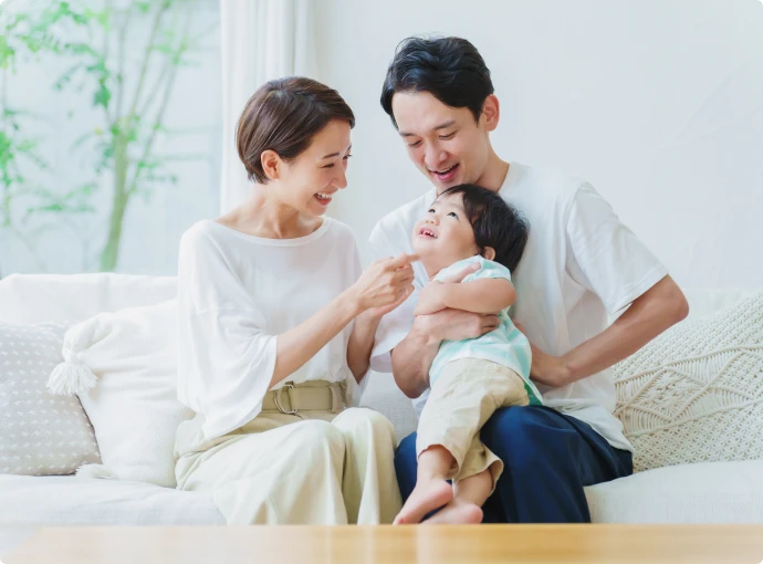 写真：団らんする家族